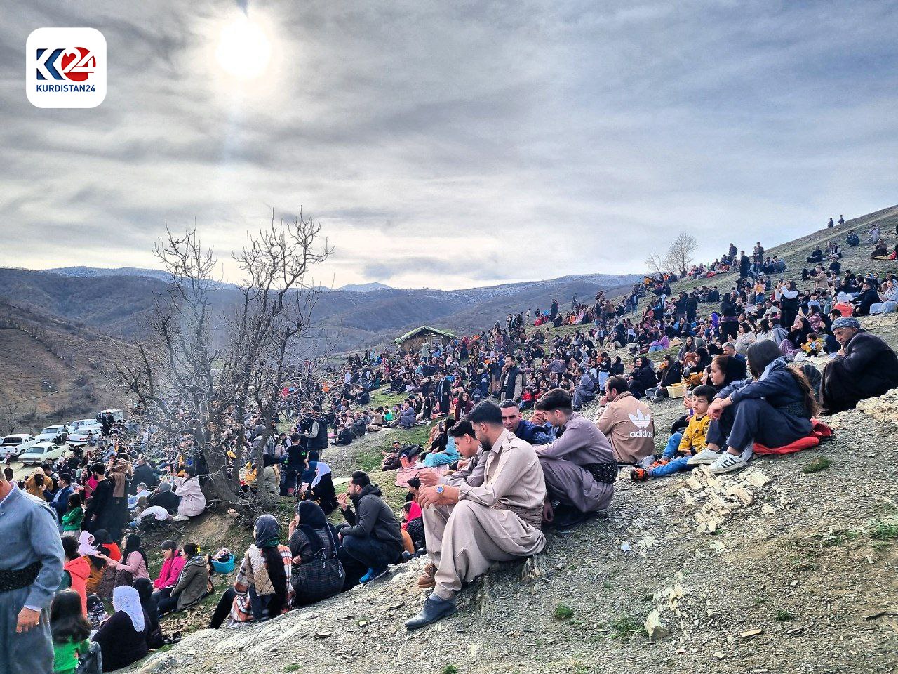 Cejna B&ecirc;lindaney&ecirc; li gund&ecirc; Helw&ecirc; y&ecirc; gir&ecirc;day&icirc; bajar&ecirc; Serdeşt&ecirc; li devera Mukriyan